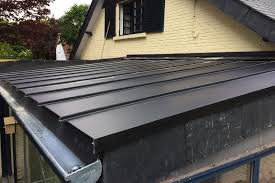 Couverture en zinc réalisée avec soin pour assurer une protection durable à Lesquin