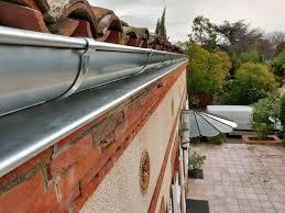 Installation de goutti&egrave;res en zinc sur maison individuelle &agrave; Avelin