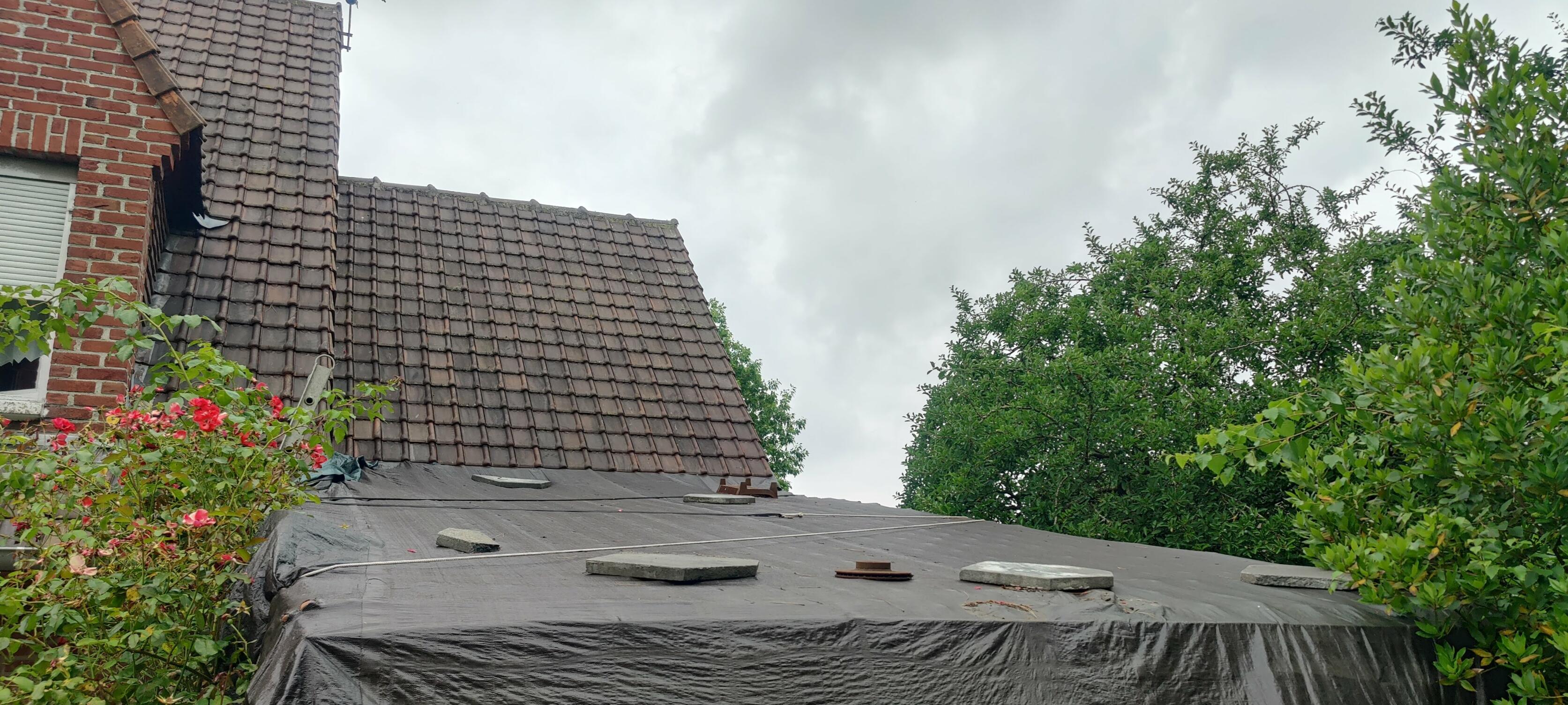 Bâchage de toiture en urgence suite à infiltration ou dégâts à Lesquin