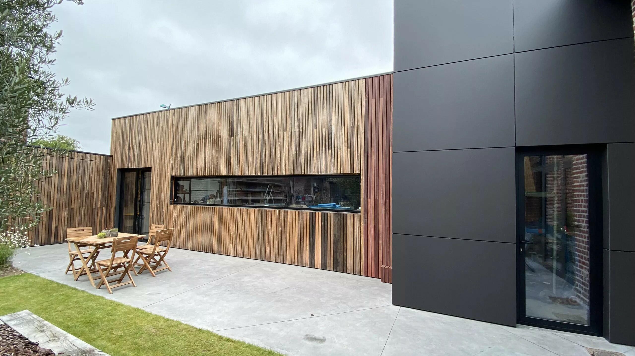Bardage composite réalisé par artisan pour façade durable à Willems