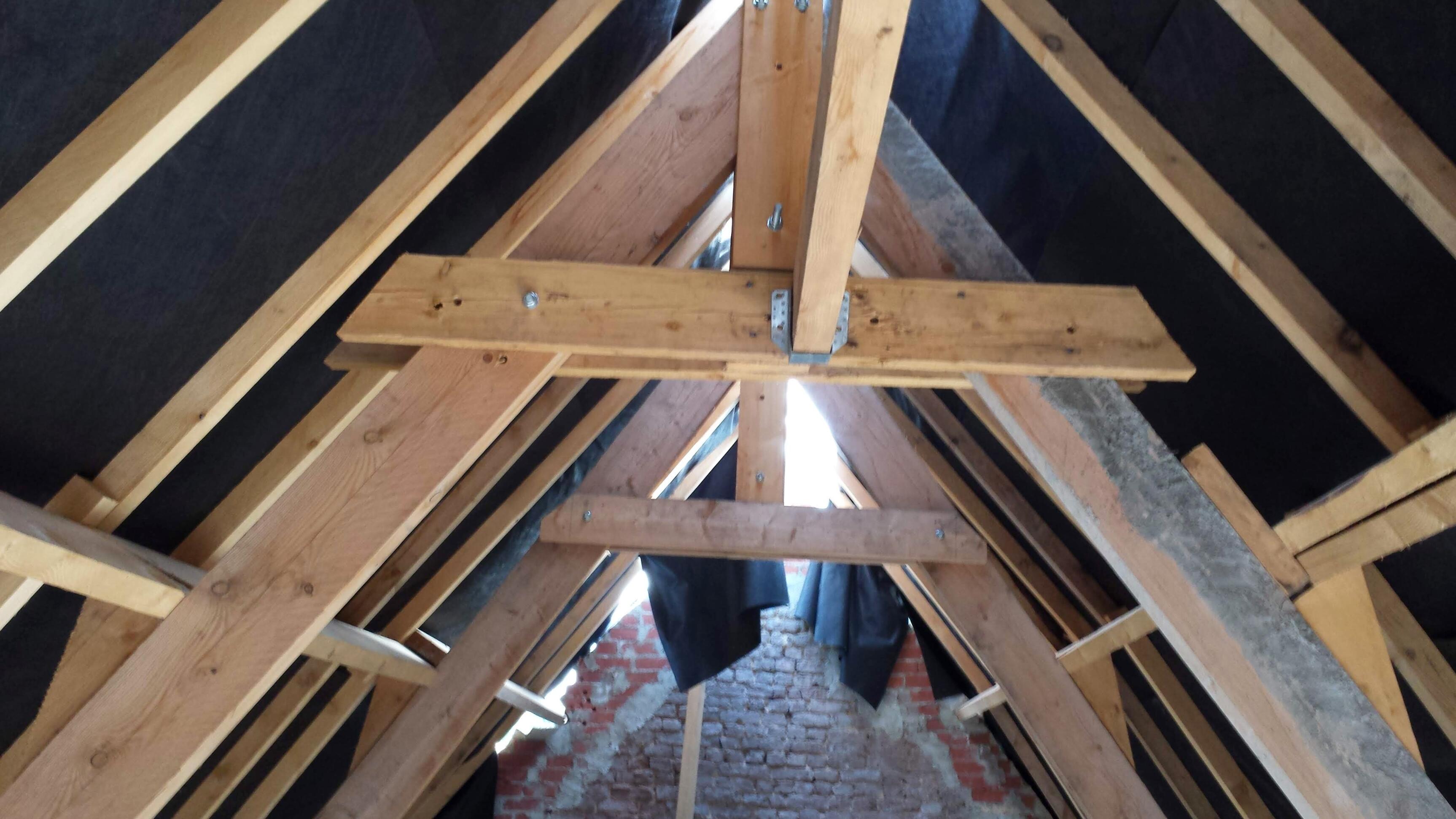 Charpente traditionnelle reprise et renforcée sur bâtiment ancien à Marchiennes