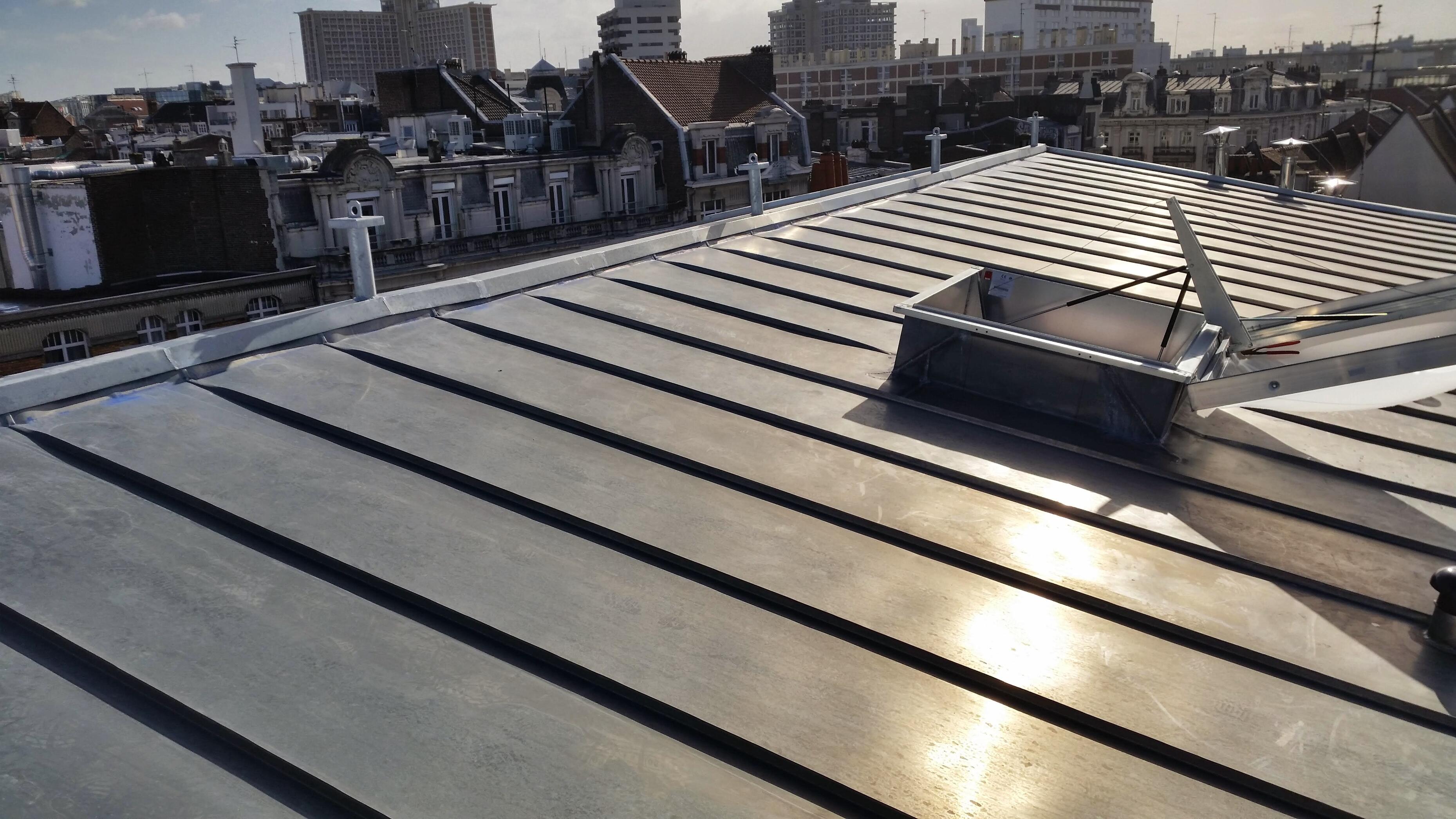 Pose et rénovation de toiture en zinc pour une couverture durable à Avelin