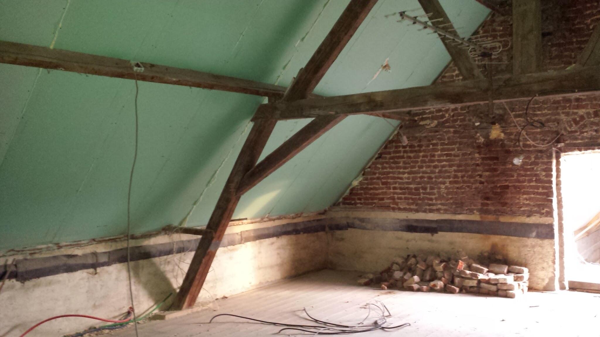 Travaux sur charpente bois pour remise en état structurelle à Beuvrages