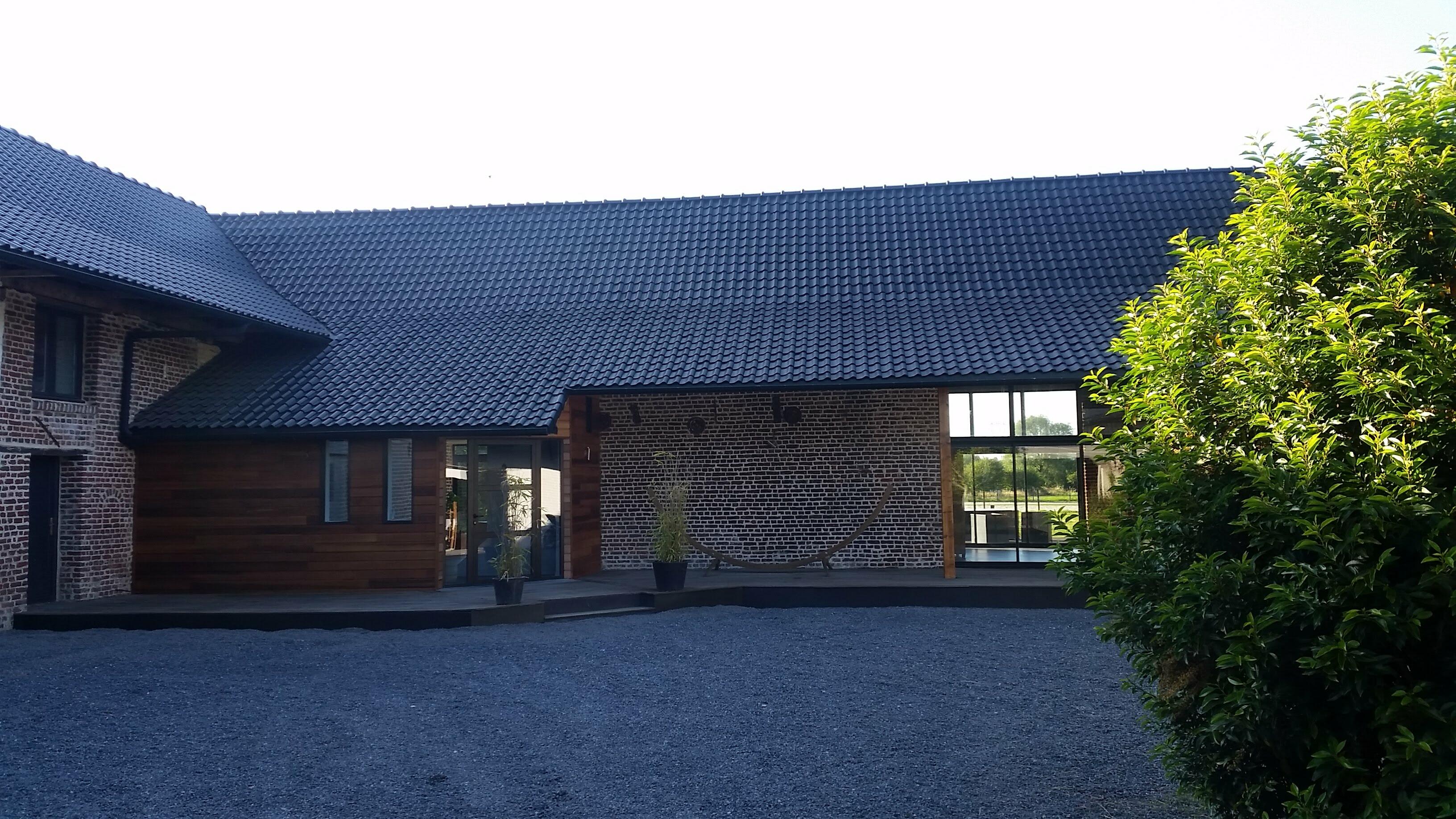 Entretien et démoussage de toiture pour préserver la couverture à Bondues