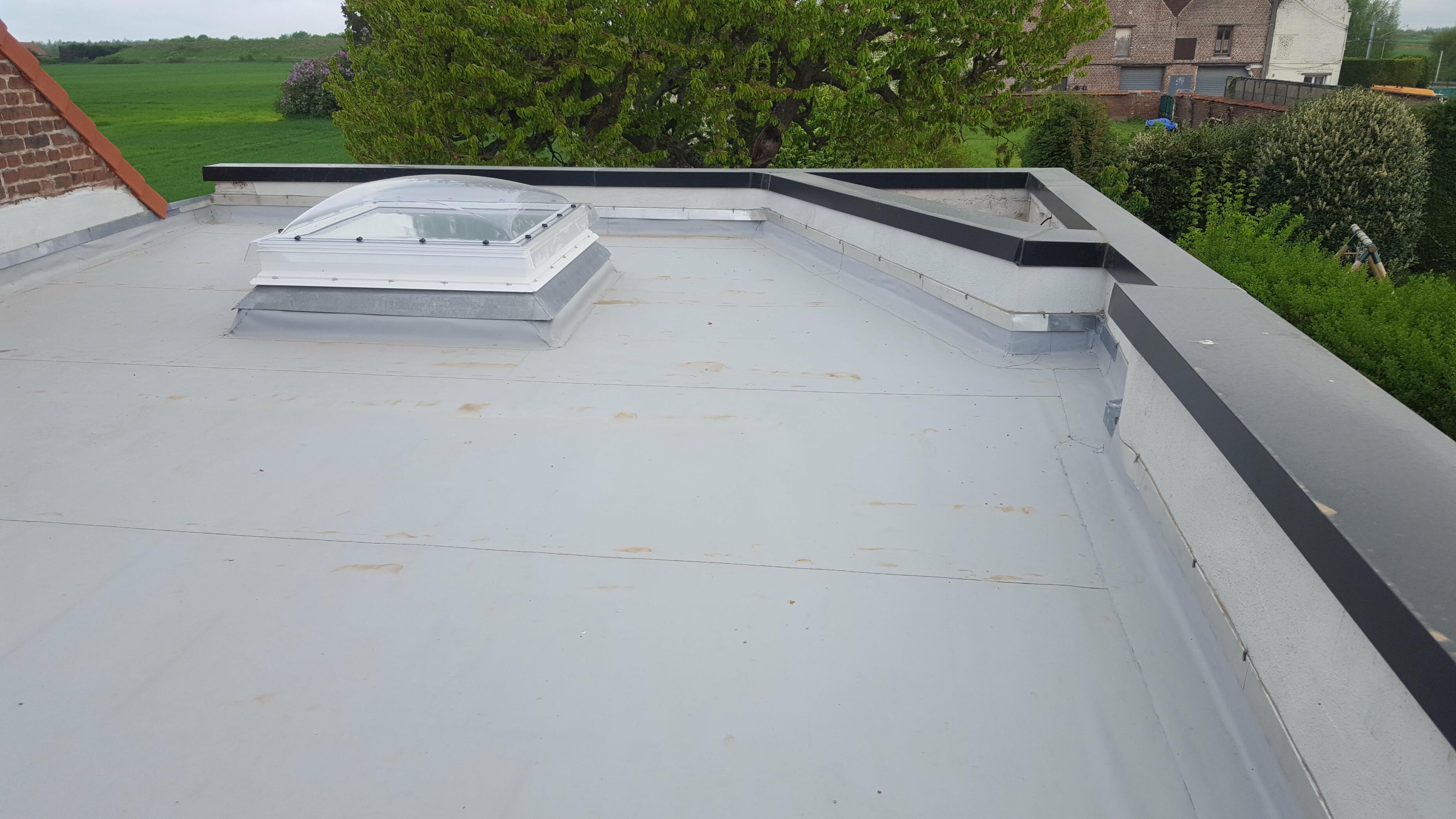 Travaux d’étanchéité sur toiture plate avec traitement des points sensibles à Camphin-en-Pévèle