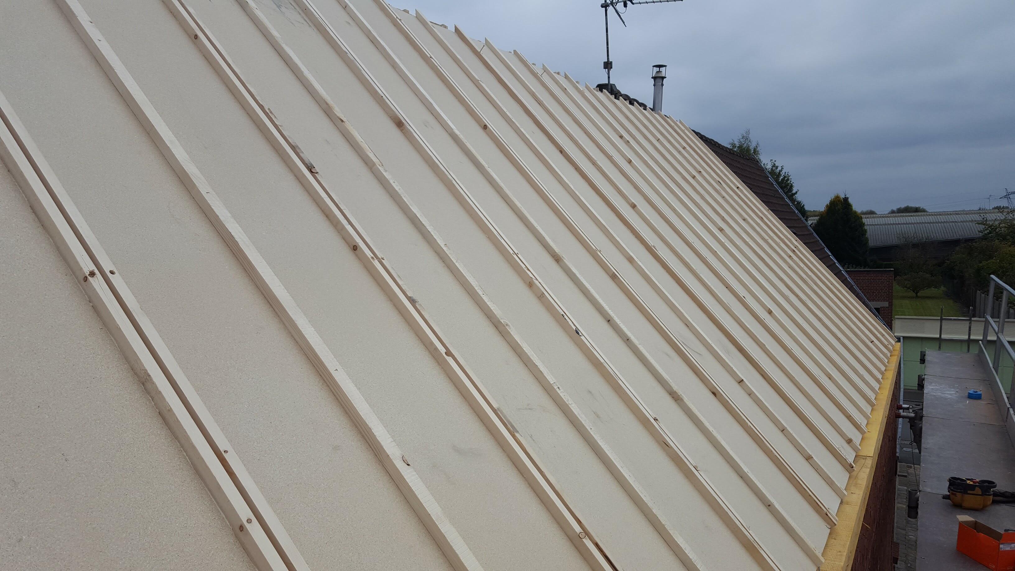 Isolation de toiture par sarking mise en œuvre pour améliorer la performance énergétique dans le Douaisis