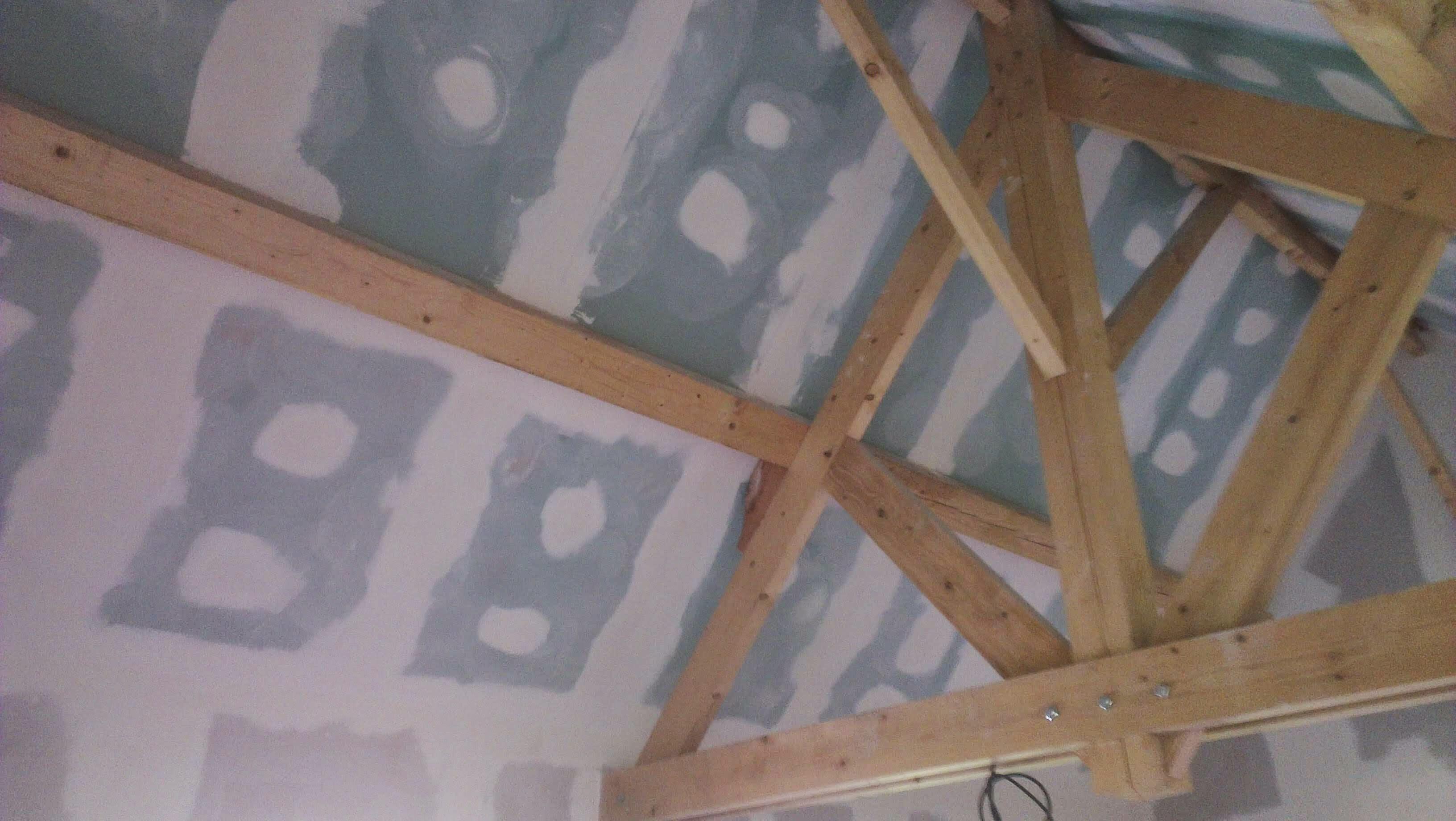 Travaux de rénovation de charpente bois pour renforcer la structure à Faumont