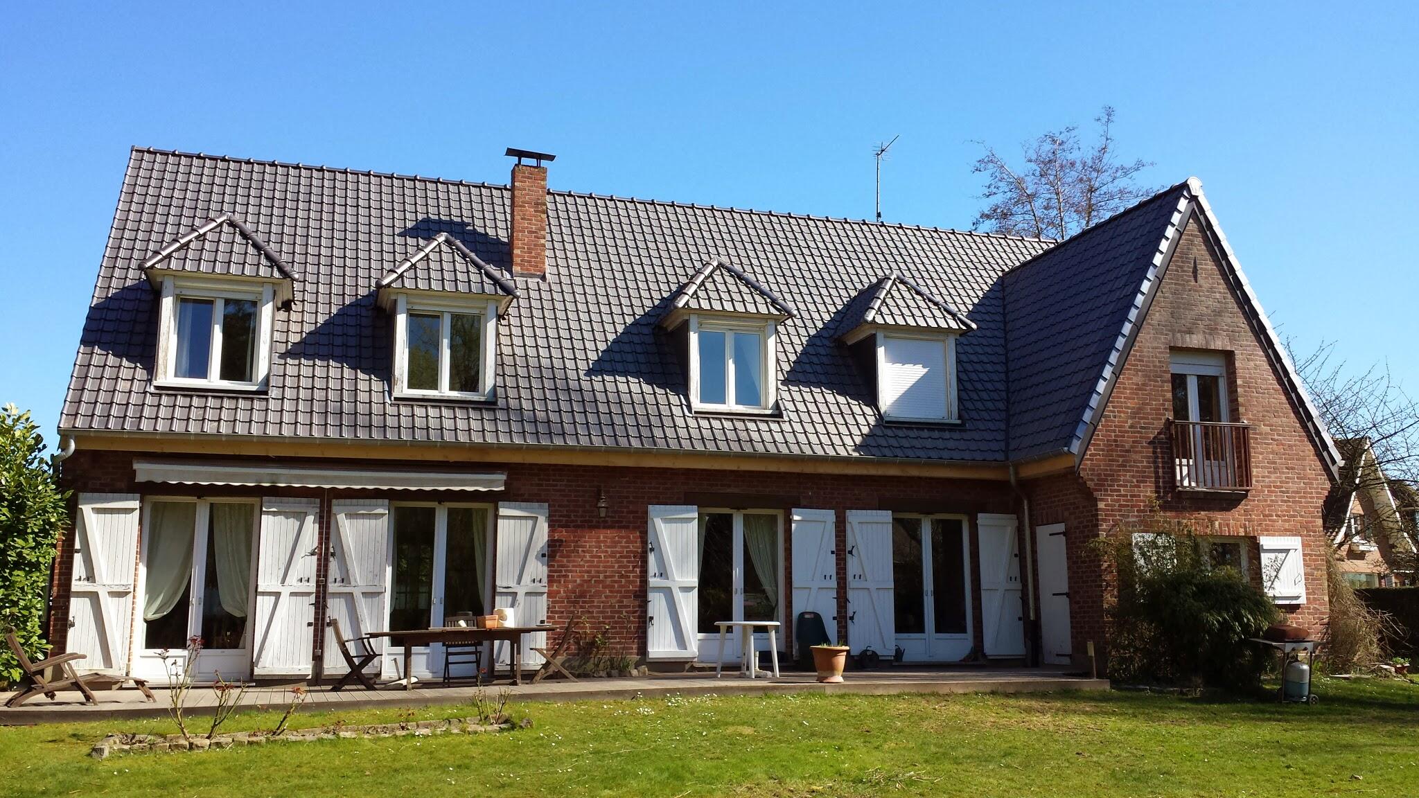 Démoussage et entretien de toiture pour préserver durablement la couverture à Genech