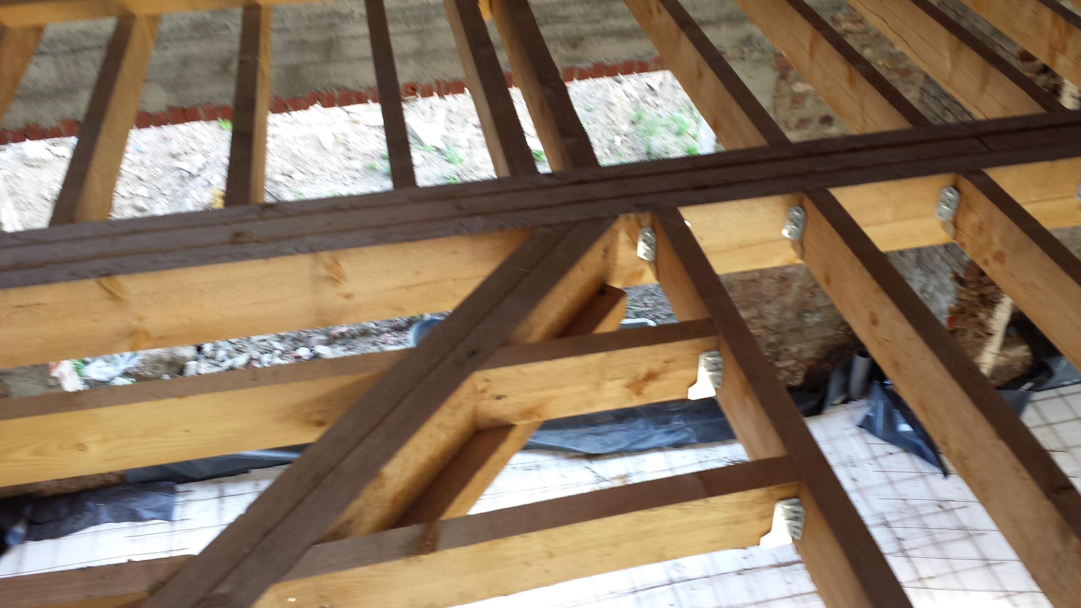 Intervention sur charpente bois pour rénovation et renforcement de la structure à Mouvaux