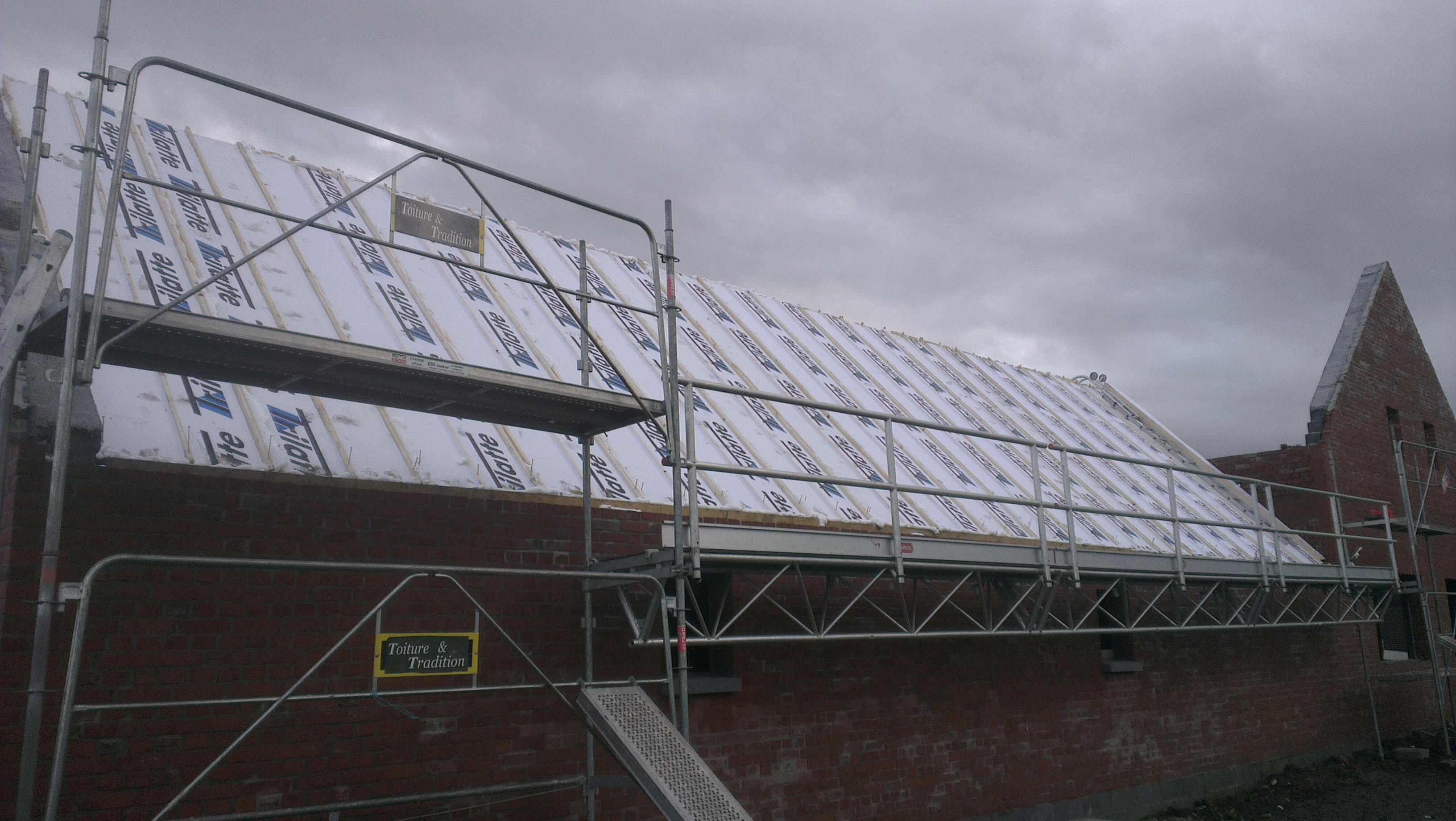 Isolation de toiture par sarking installée pour limiter les déperditions thermiques à Saint-Amand-les-Eaux