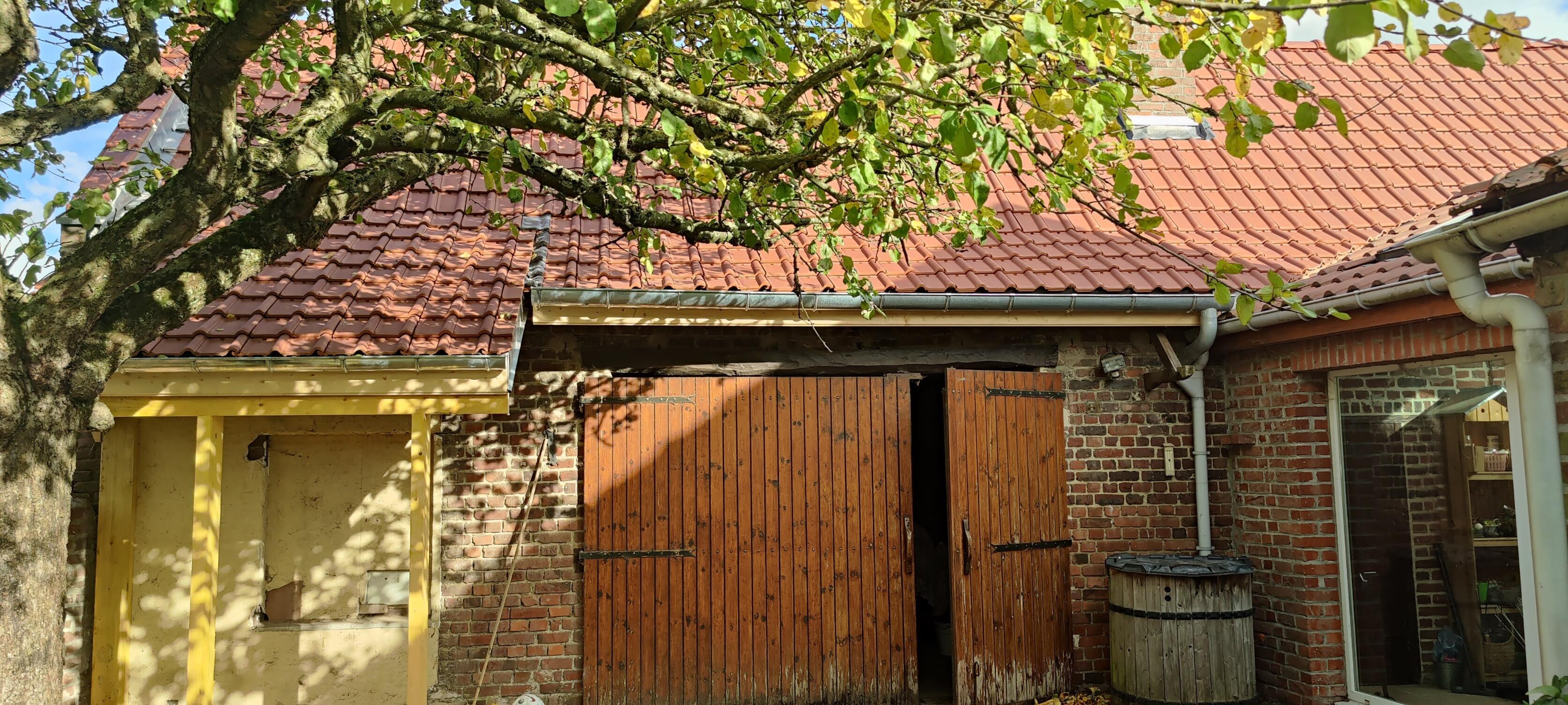 Réhabilitation d’une toiture en tuiles afin de restaurer l’étanchéité de la couverture à Saint-Amand-les-Eaux