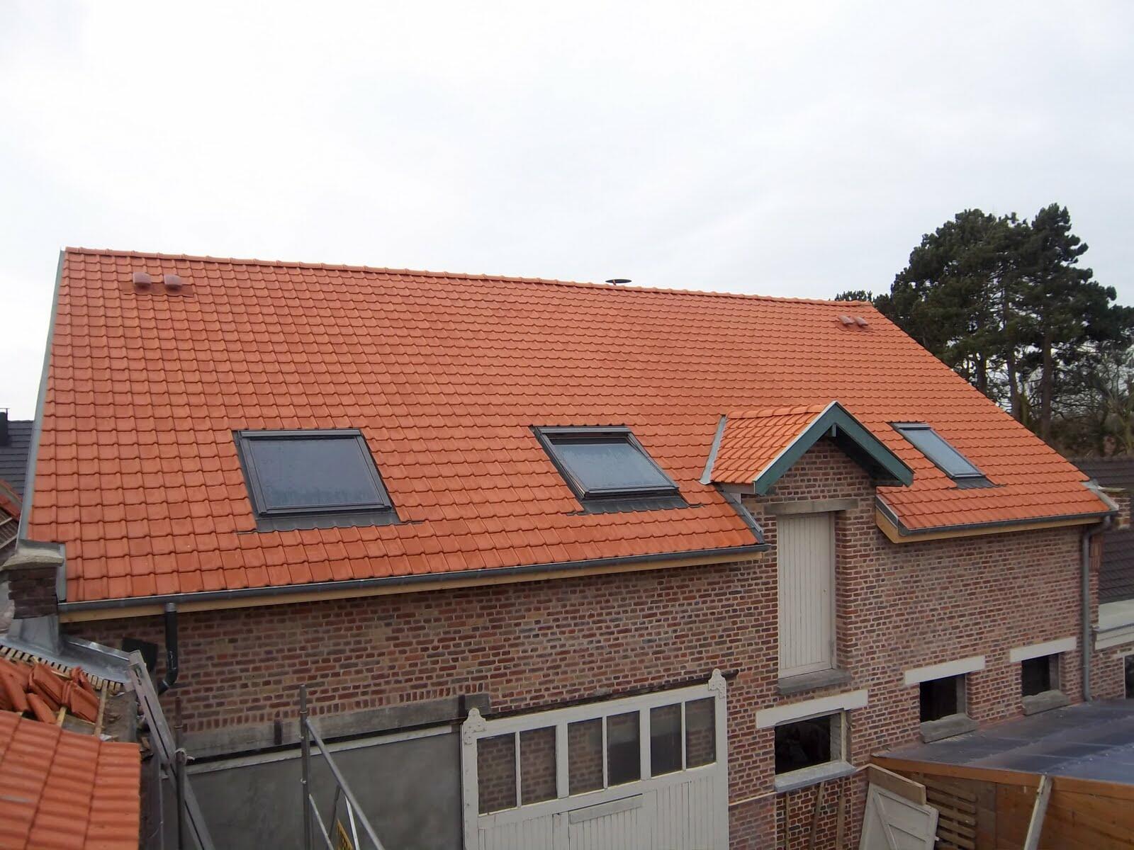 Installation d’une fenêtre de toit Velux pour apporter davantage de lumière naturelle à Templeuve-en-Pévèle