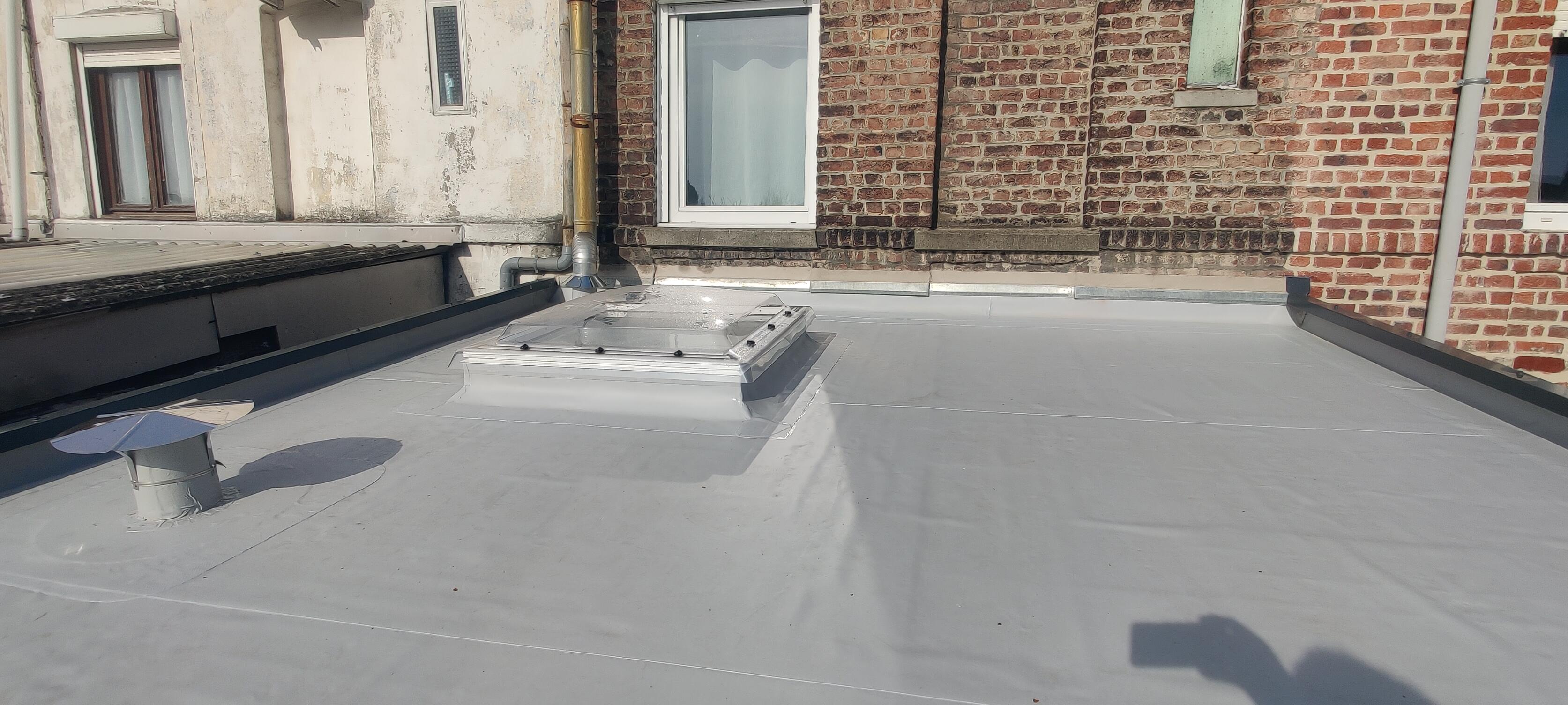 Intervention spécialisée sur toiture plate pour corriger les défauts d’étanchéité à Willems