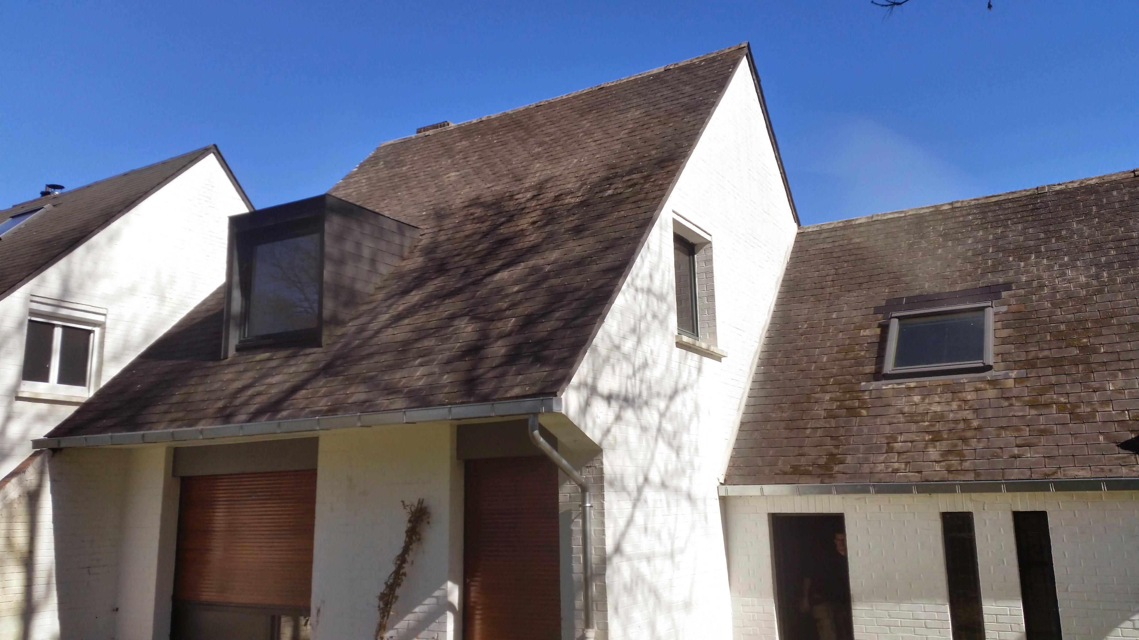 Entretien de toiture avec élimination des mousses et lichens à Cysoing