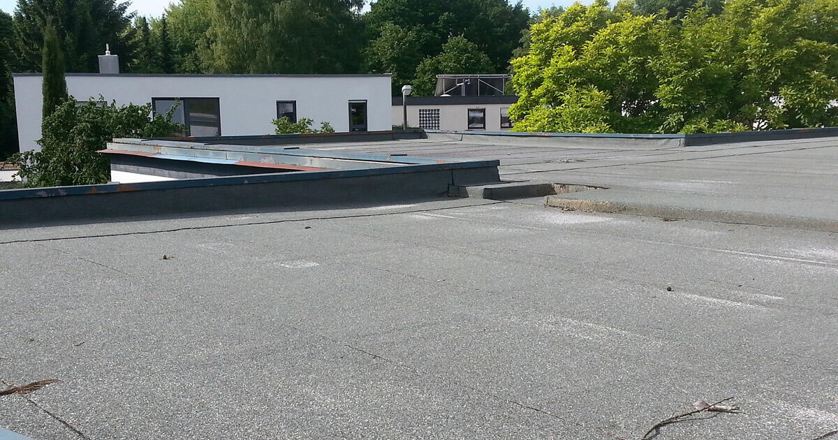 Réparation de fuite sur toiture plate après intempéries à Gruson