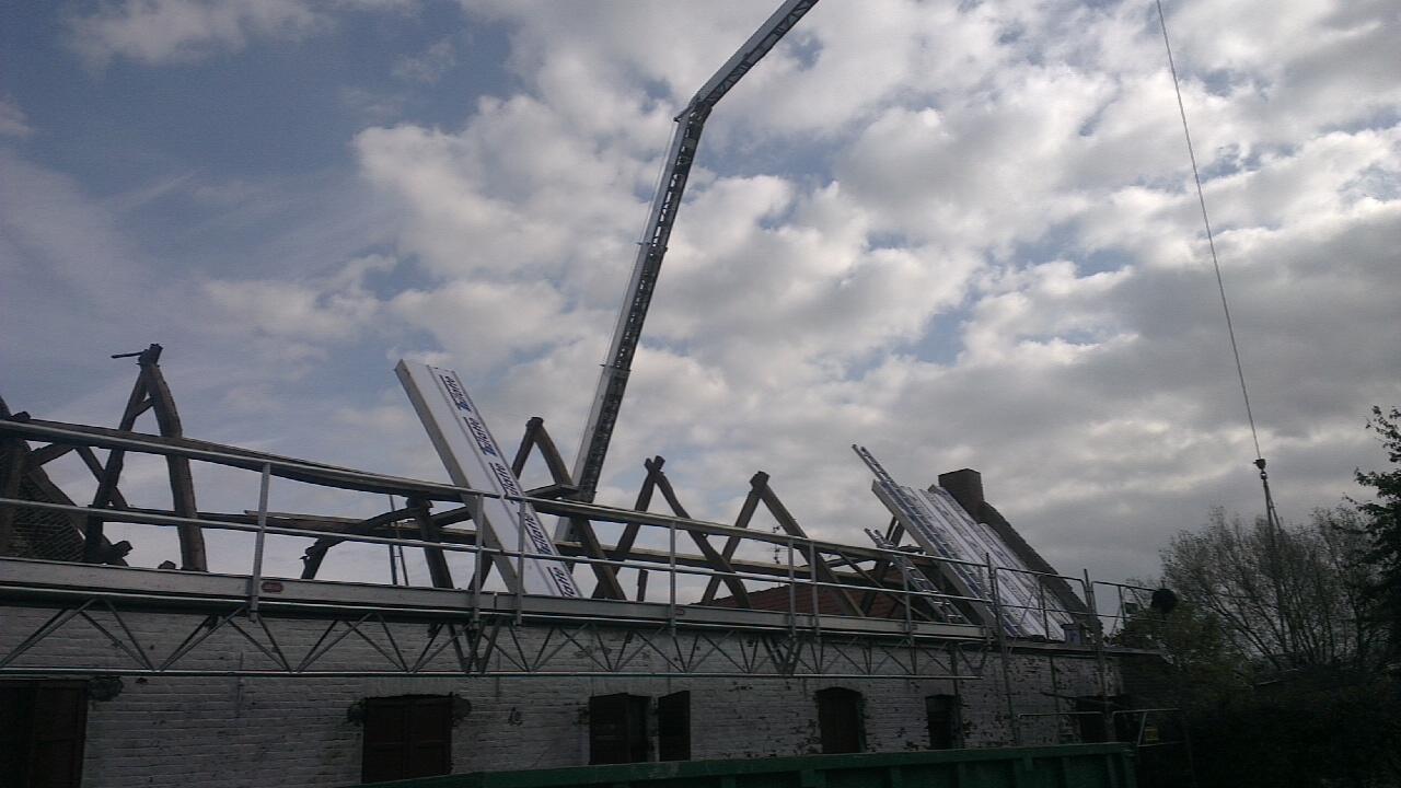 Pose de panneaux type caissons chevronne et isolation sarking sur mons en pevele