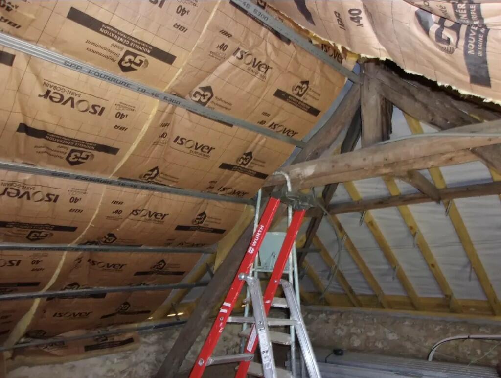Isolation de combles aménagés réalisée lors d’une rénovation à Marchiennes
