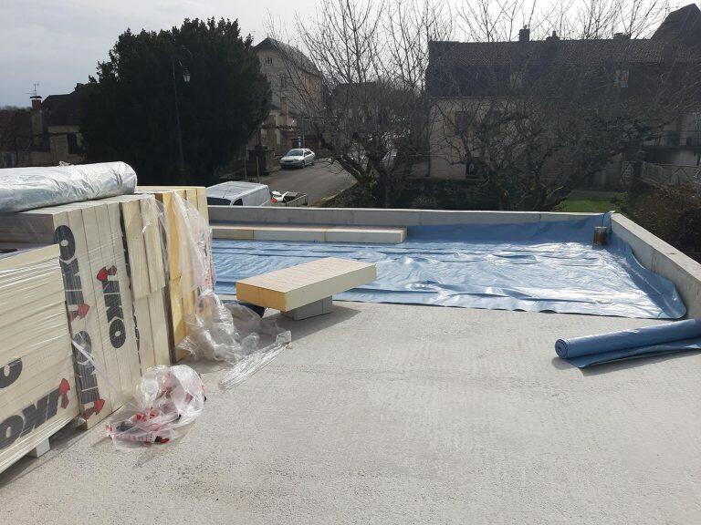 Isolation de toiture plate pour limiter les déperditions énergétiques à Mons-en-Barœul