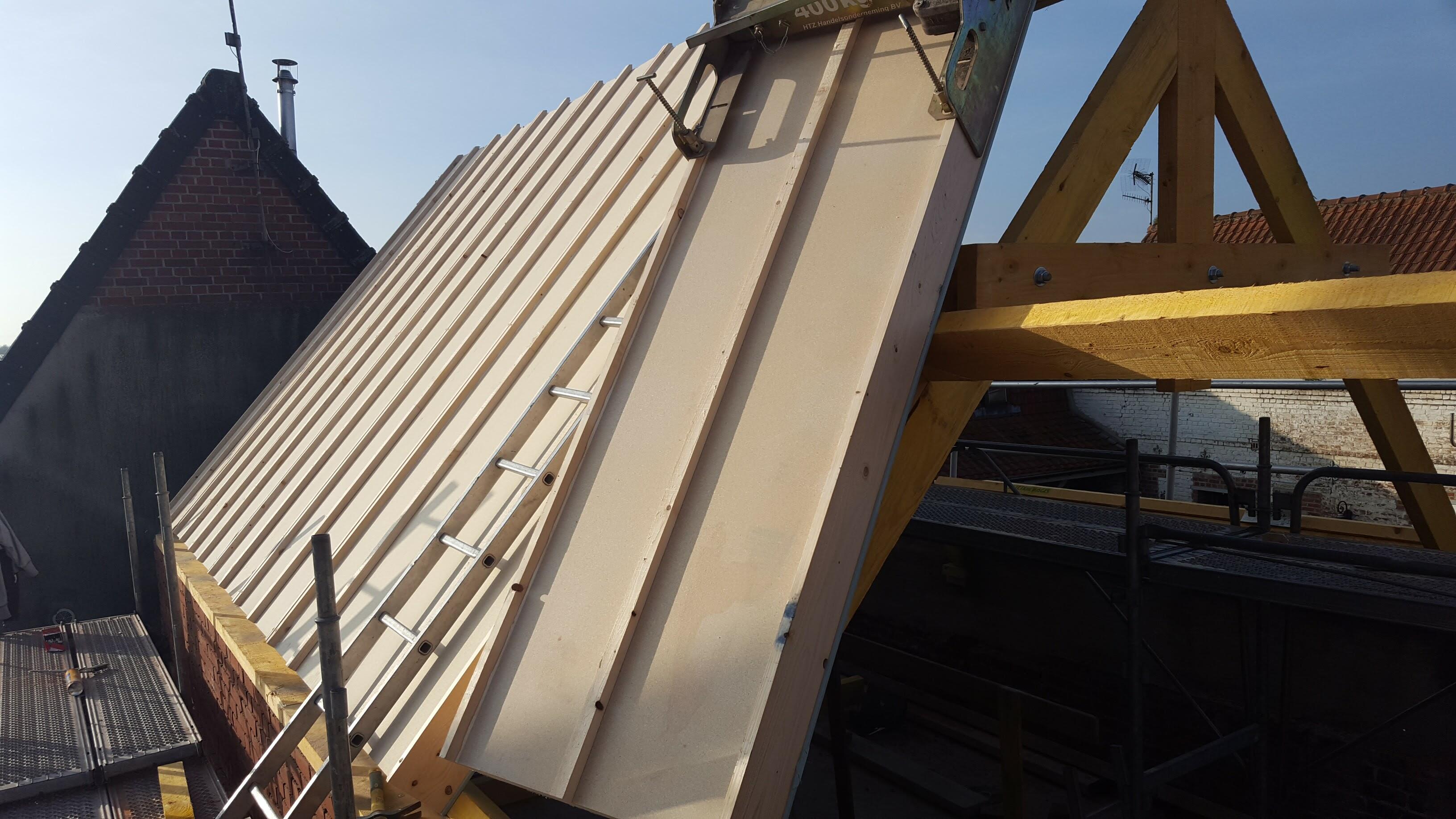 Pose de panneaux trilatte en sarking pour isolation sur nomain