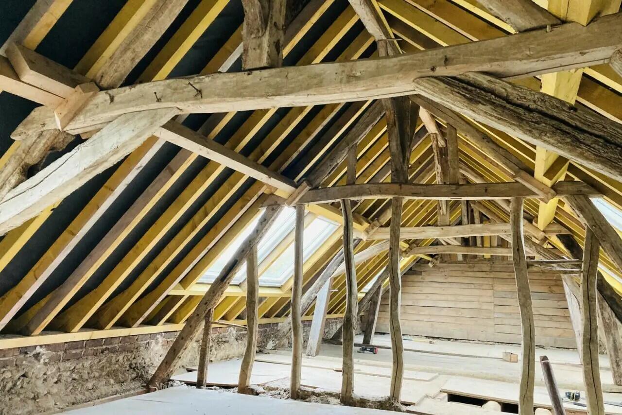 Réparation de charpente endommagée sur maison individuelle à Beuvrages