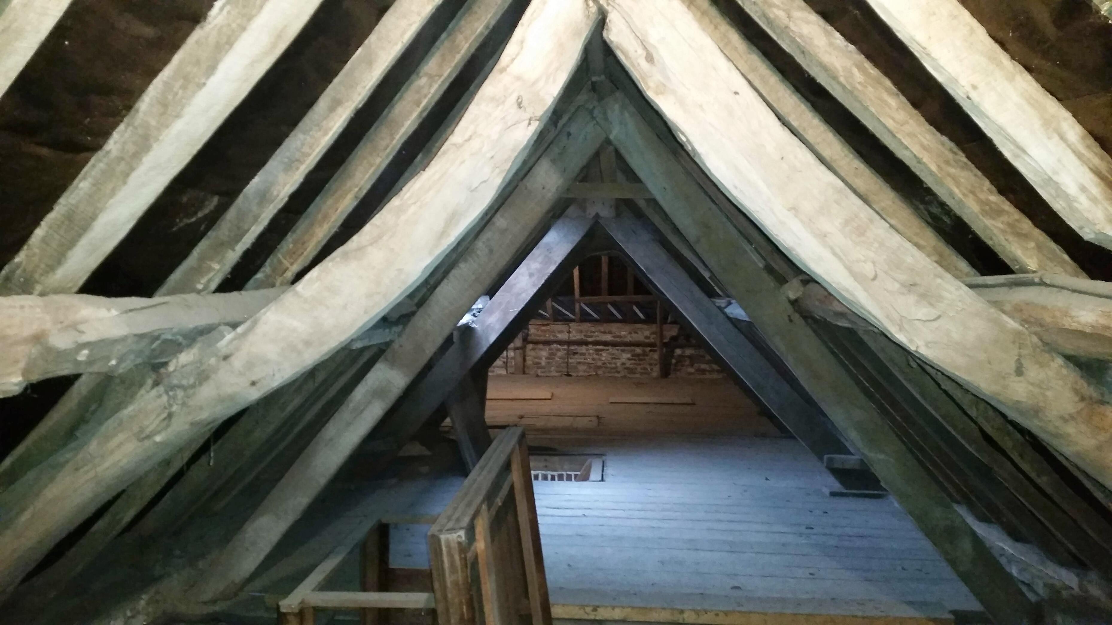 Réparation de charpente avec renforcement de la structure à Marly