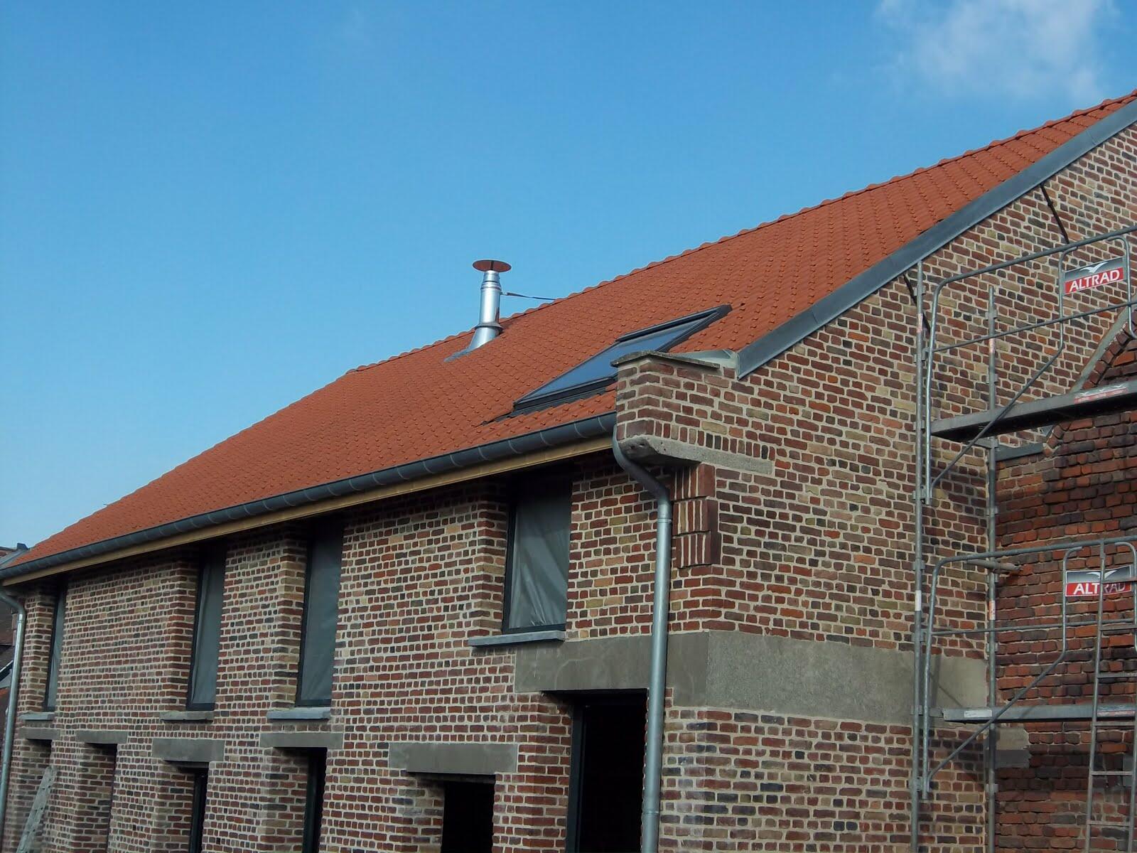 Rives et sorties de toiture posées par couvreur zingueur à Orchies