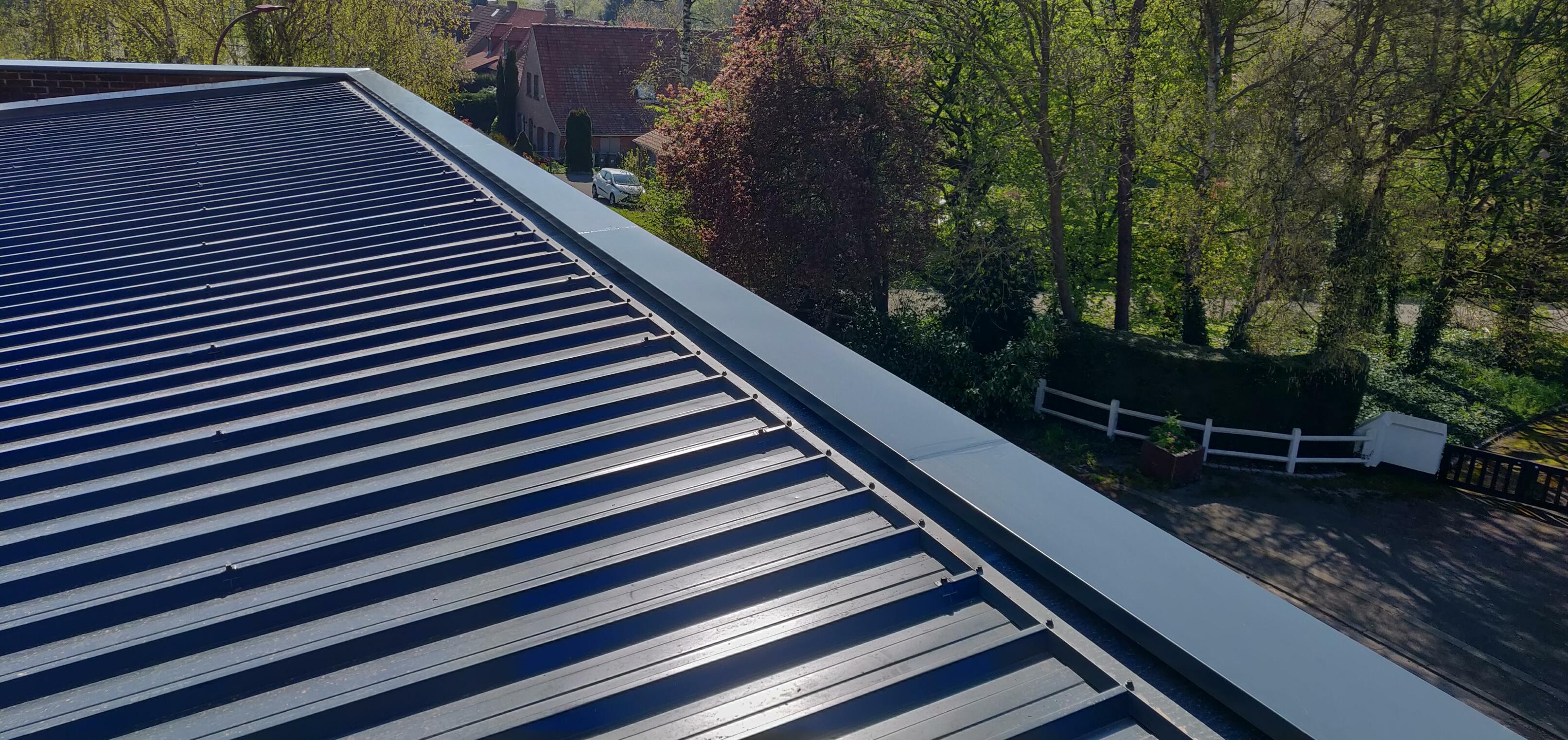 Pose de toiture bac acier sur bâtiment résidentiel ou professionnel à Marly
