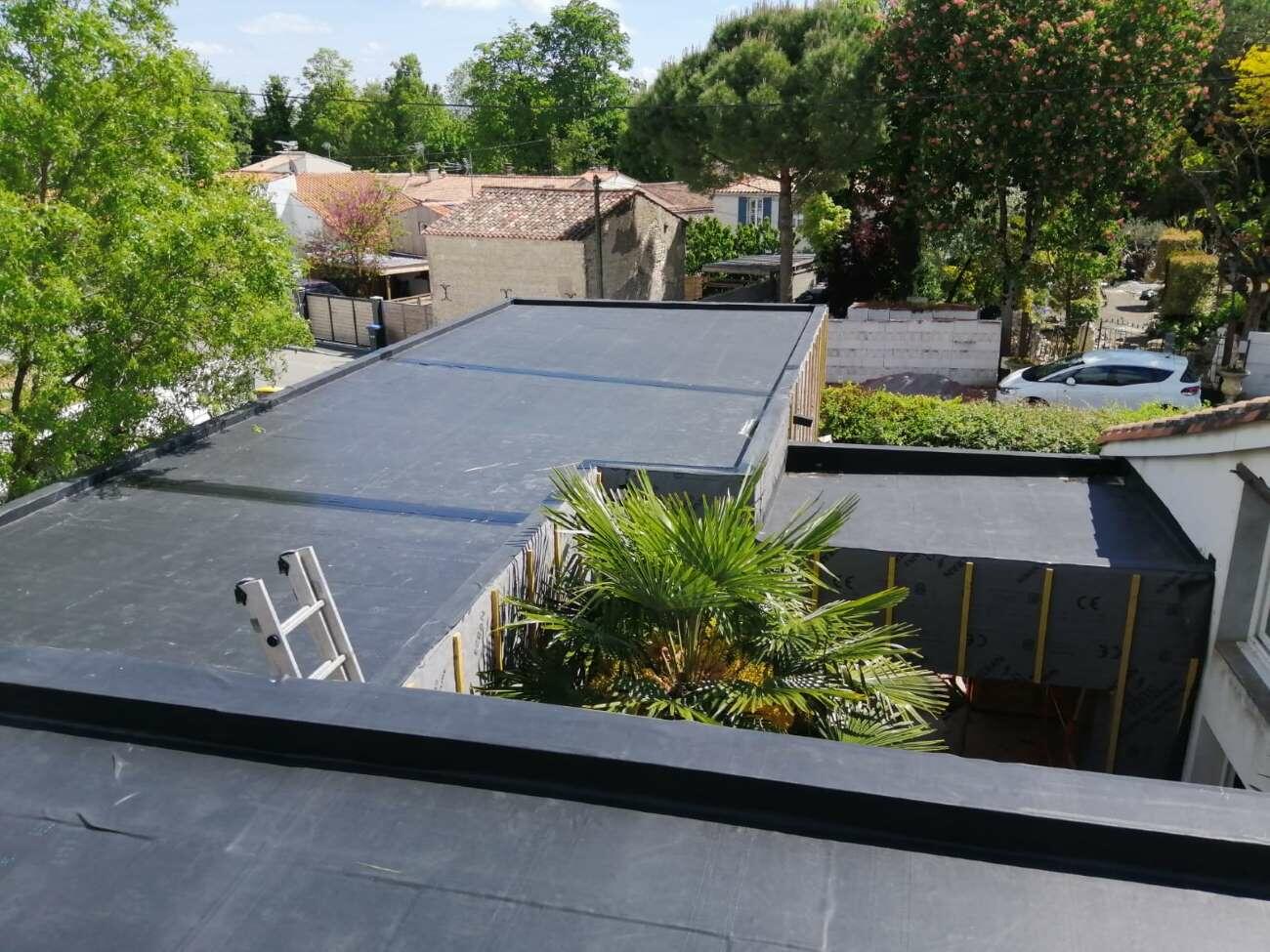 Toiture plate avec membrane EPDM réalisée pour une étanchéité optimale à Villeneuve-d’Ascq