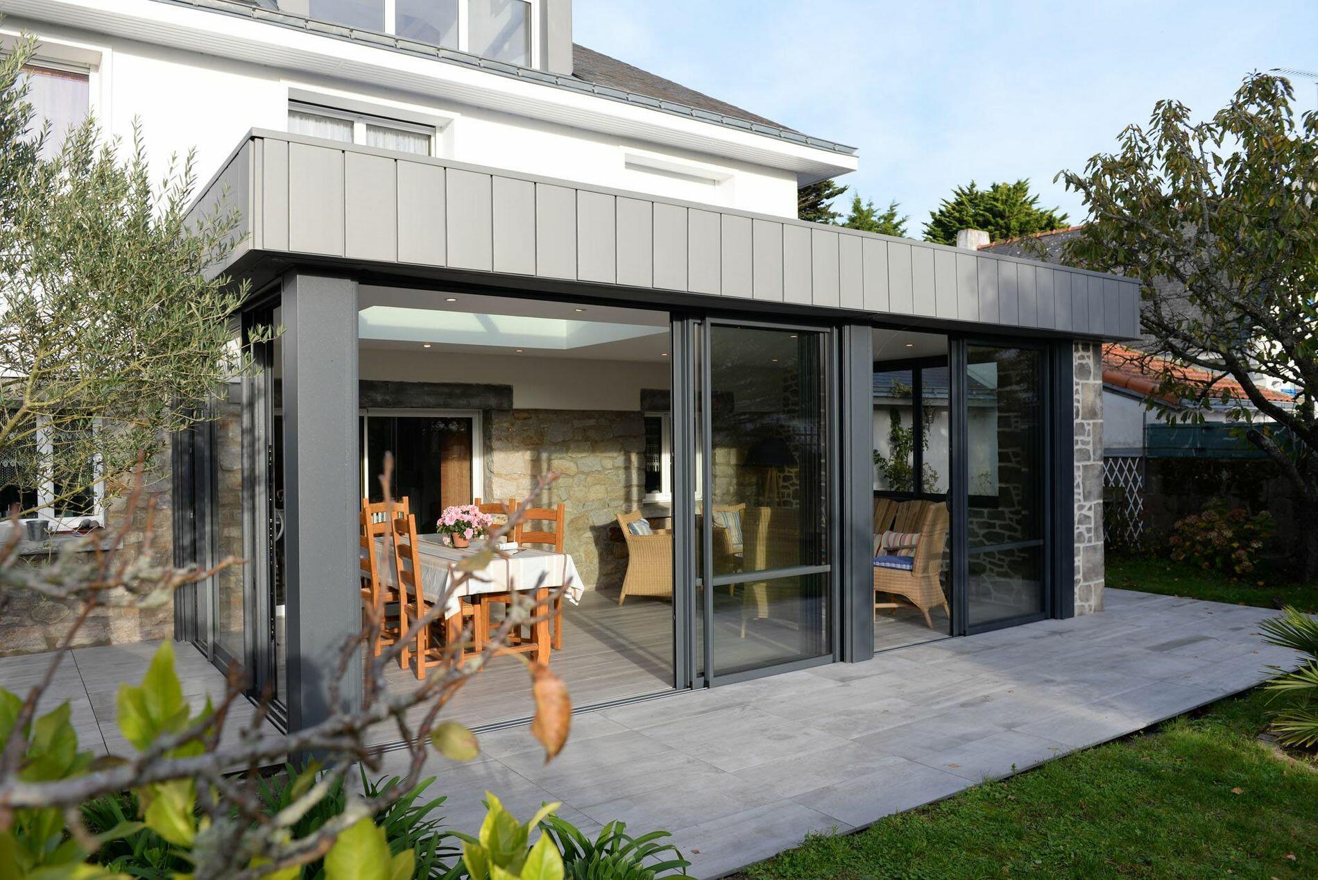 Pose de toiture en zinc pour une couverture durable et esthétique en métropole lilloise