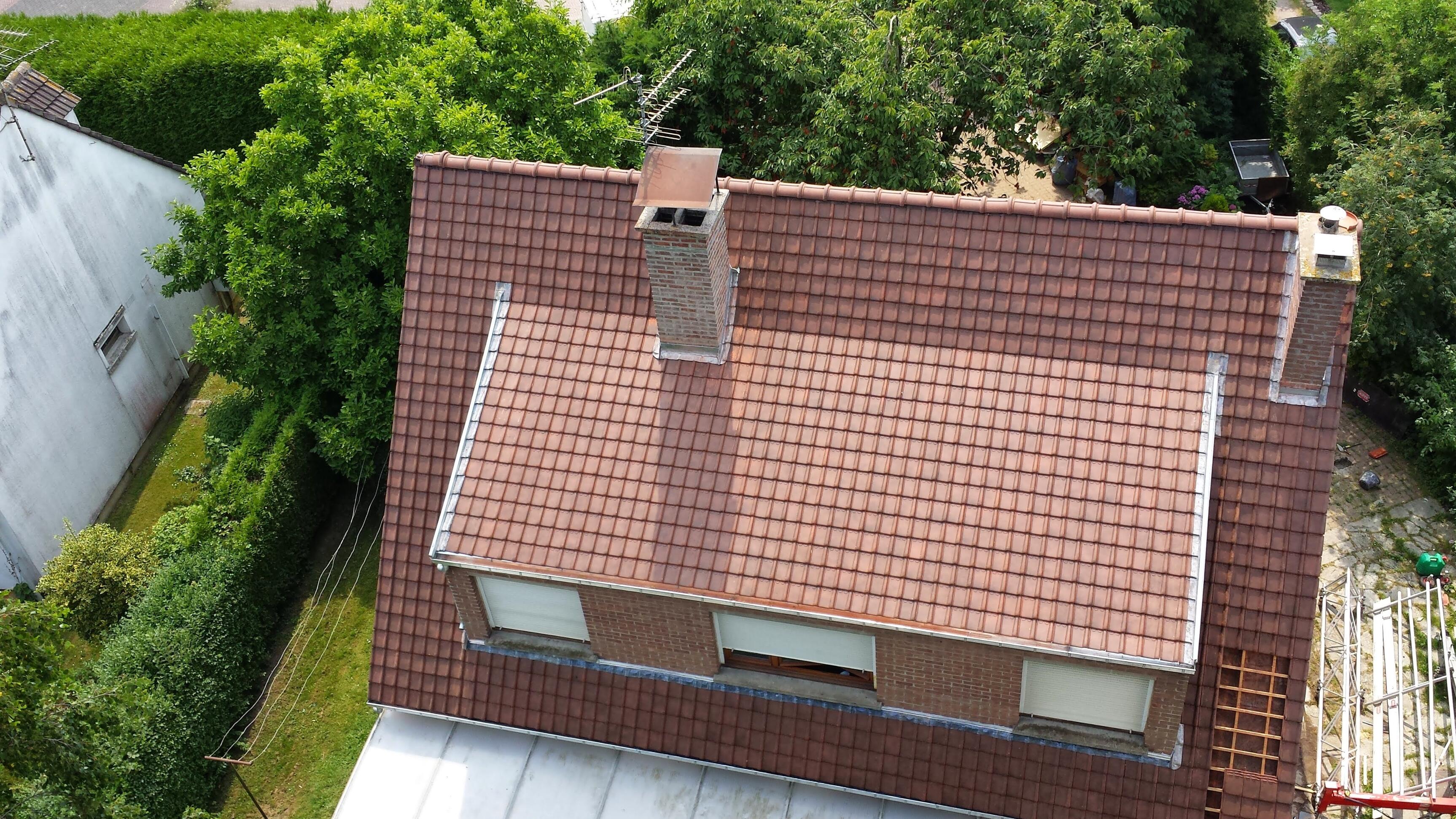 Réalisation de solins de toiture en zinguerie pour une étanchéité durable à Douai