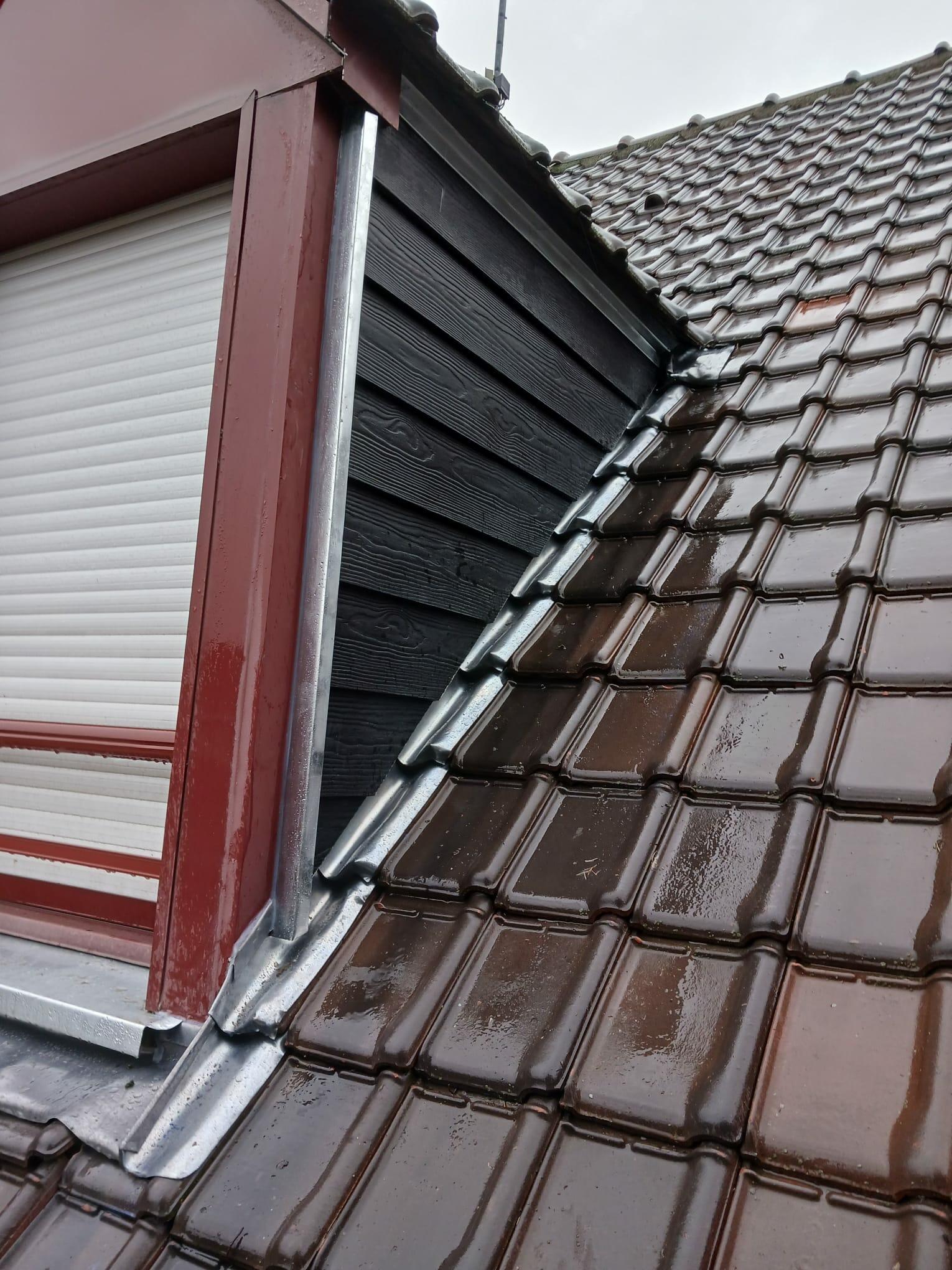 Solins de toiture réalisés par couvreur zingueur sur bâtiment à Villeneuve-d’Ascq